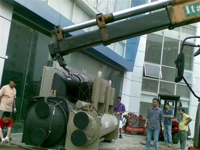 六安市随车吊和汽车吊的核心区别是什么？哪种更省钱？