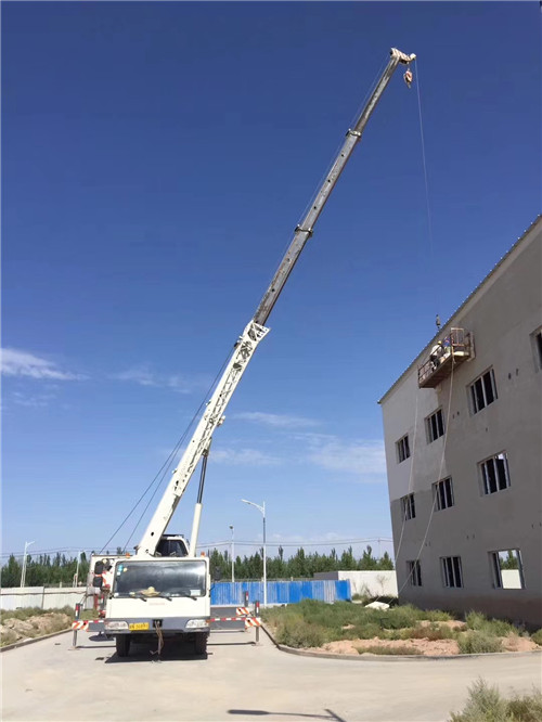 六安市“轻装强干”—— 吊车的 “轻量化臂架” 技术
